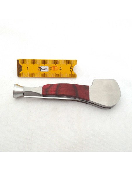 Outil pipe métal et bois rouge forme pipe