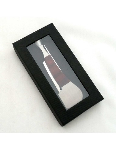 Outil pipe métal et bois rouge forme pipe