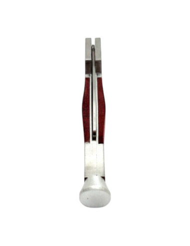 Outil pipe métal et bois rouge forme pipe